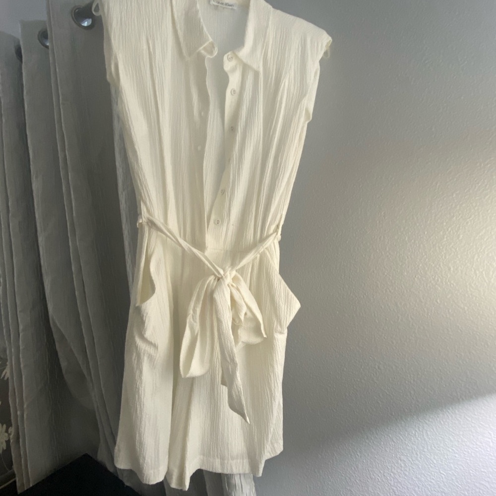 Elegant White Calvin Klein, padded shoulders, romper. New, without tags. Size 8